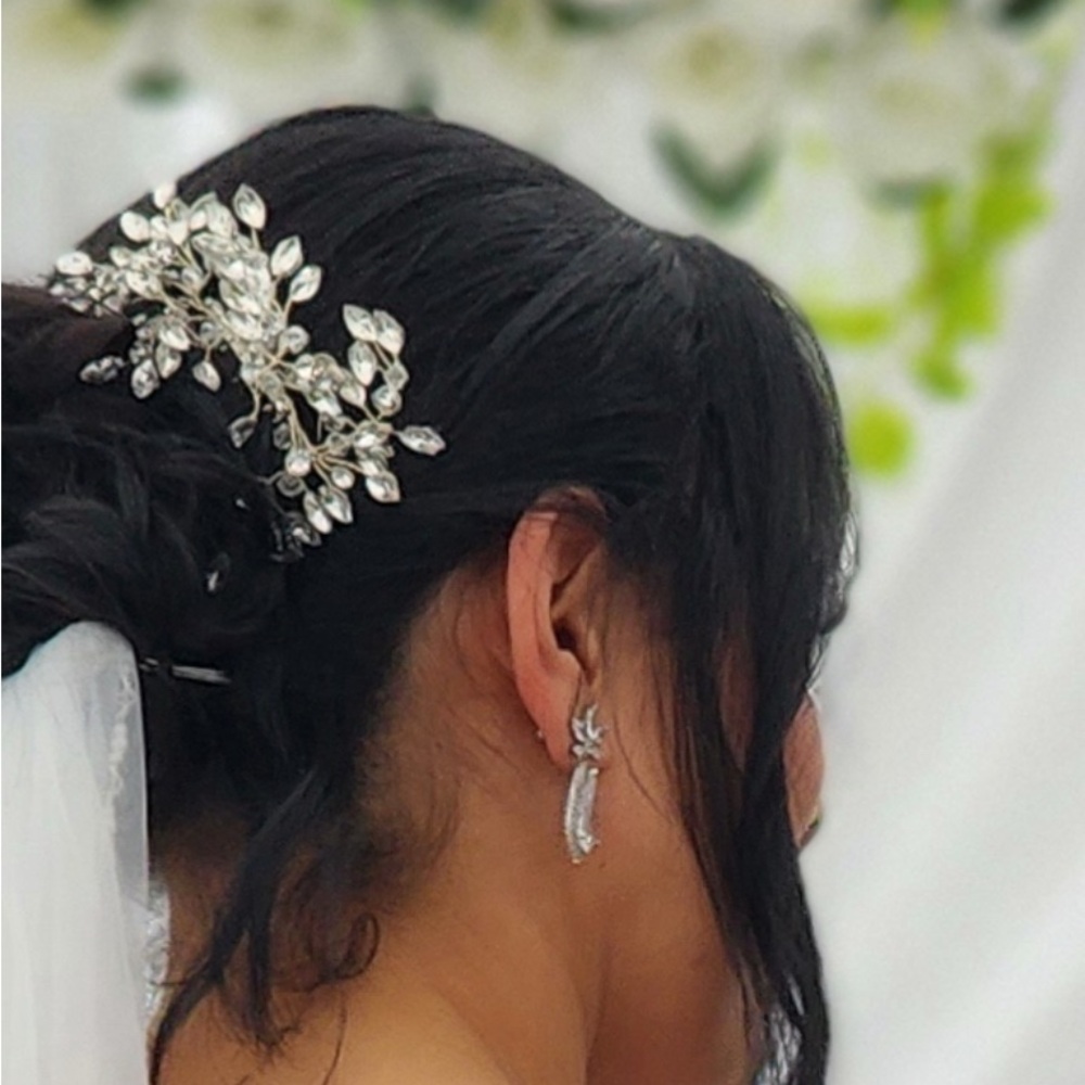 Elegant Silver Hair Accessory